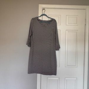 Three Dots shift dress with cute 3/4 length sleeves. Size XL